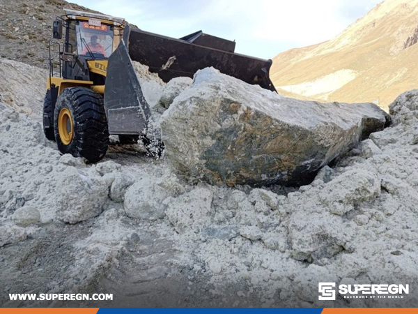 LIUGONG Loader To Help The Road Avalanche Rescue