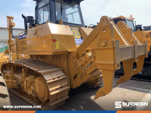 Belize - 1 Unit SEM SEM822D Bulldozer.