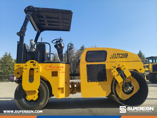 Guyana - 1 Unit  LUTONG LTC206P Road Roller