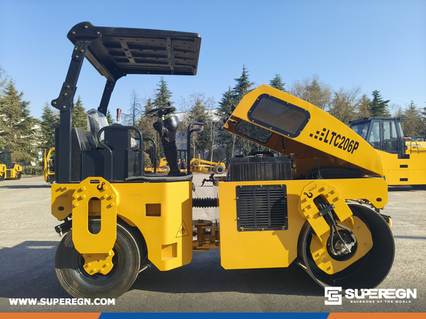 Guyana - 1 Unit  LUTONG LTC206P Road Roller