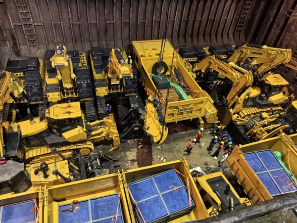 LIUGONG Delivers First Batch of Customized Mining Equipment to Key Sierra Leone Titanium Mine Client