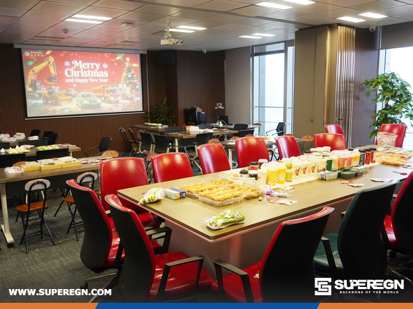A Warm Christmas Celebration with the SUPEREGN Team