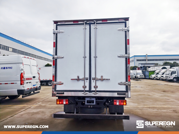 Chad - 1 Unit HOWO 5Ton CLW5040XLCZ6 Refrigerated Truck