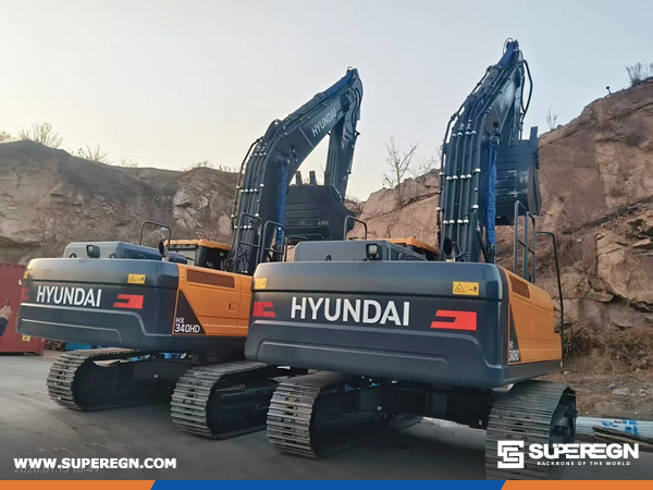 The United Arab Emirates - 2 Units HYUNDAI HX340HD Crawler Excavator