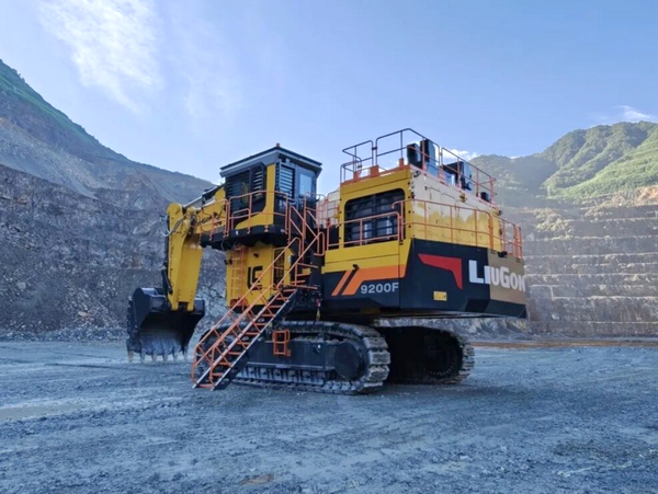 LIUGONG Delivers 9200F Mining Excavator to Jiangxi Copper Group