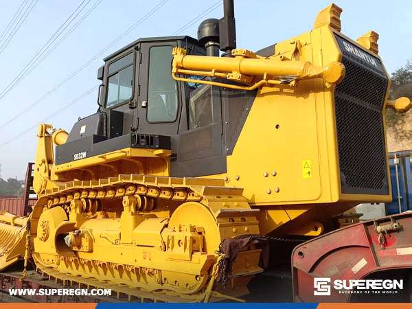 The United Arab Emirates - 1 Unit SHANTUI SD32W Crawler Bulldozer