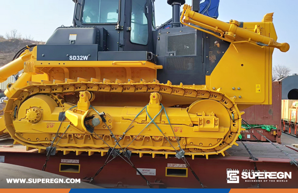 The United Arab Emirates - 1 Unit SHANTUI SD32W Crawler Bulldozer